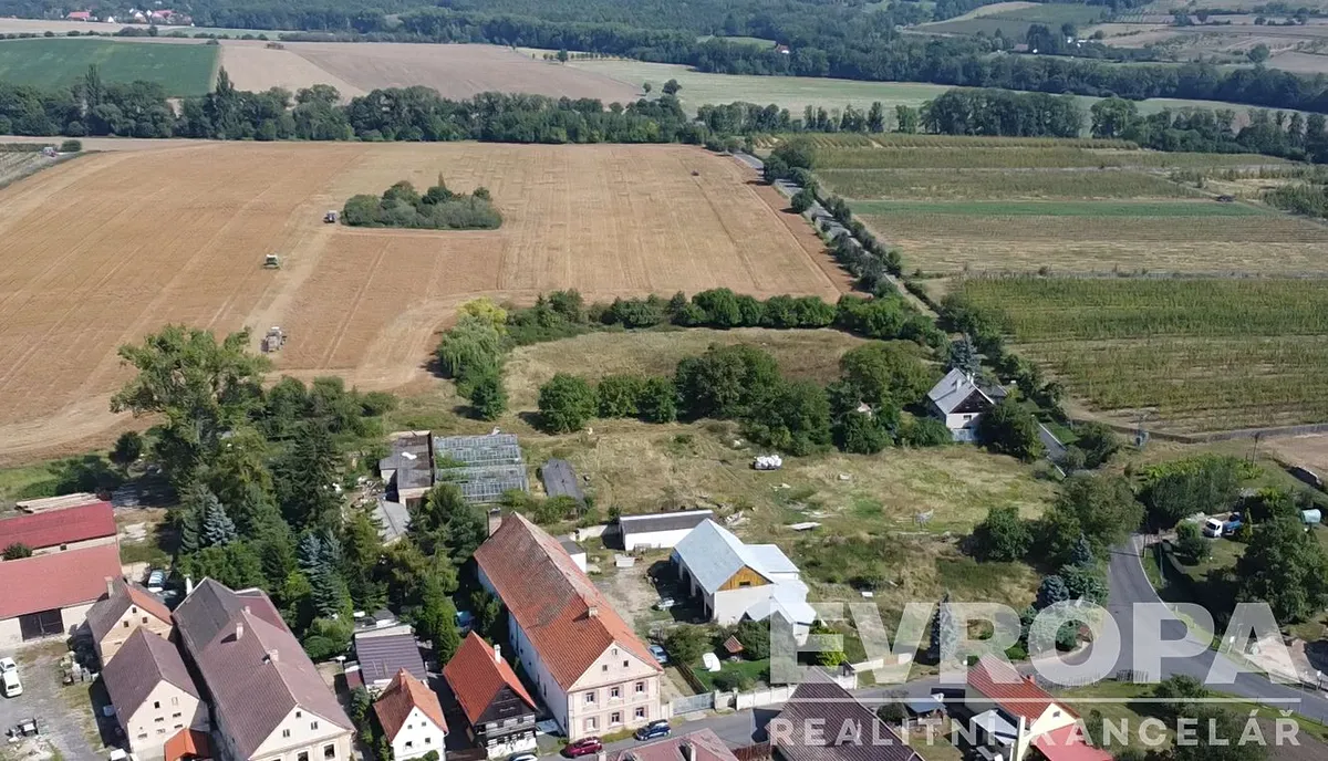 Prodej zemědělské usedlosti 1180 m², pozemek 60735 m²
